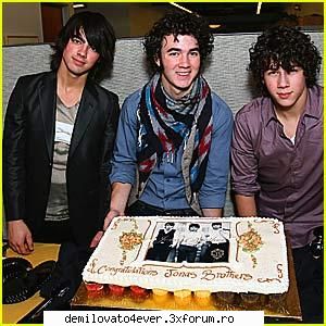 Poze - DemiLovatoFan - *^Jonas brothers^*