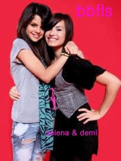 Selena Gomez - DemiLovatoFan - *^prietenii ei*^